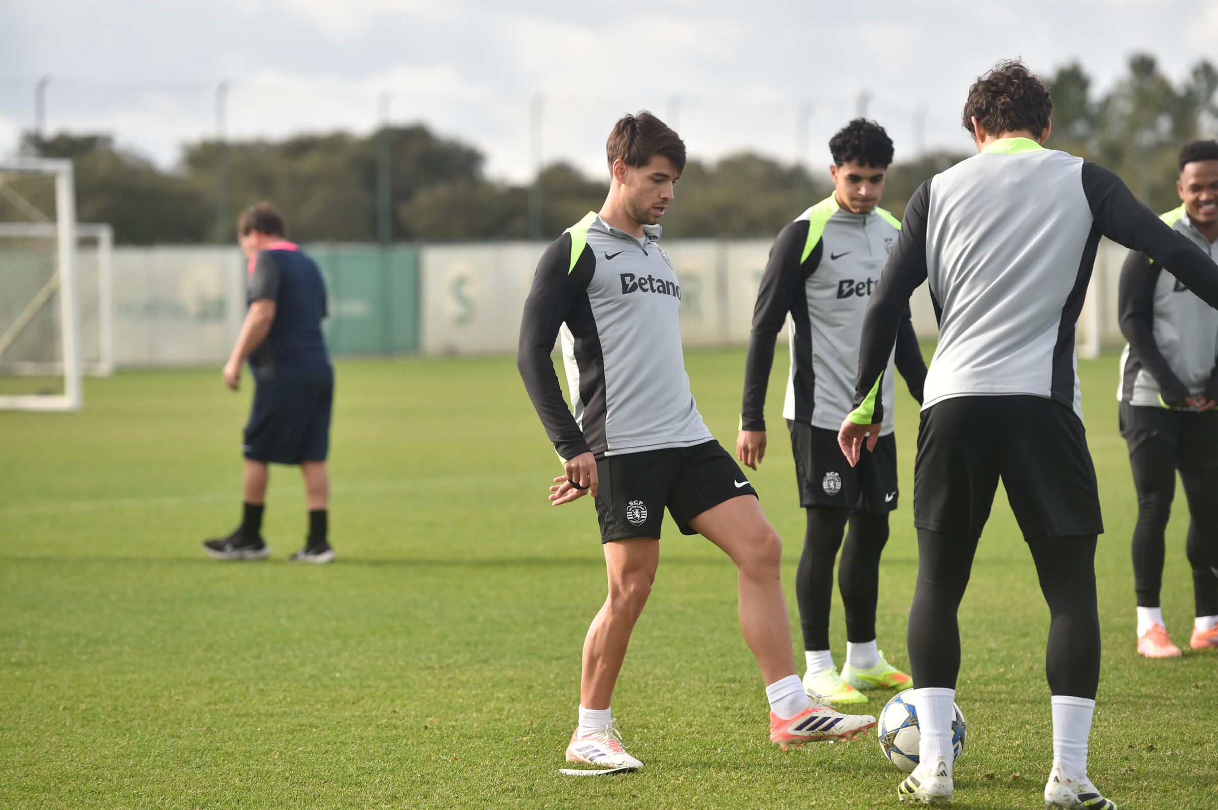 Daniel Bragança no treino do Sporting antes de defrontar o Bayern - Foto: Miguel Nunes
