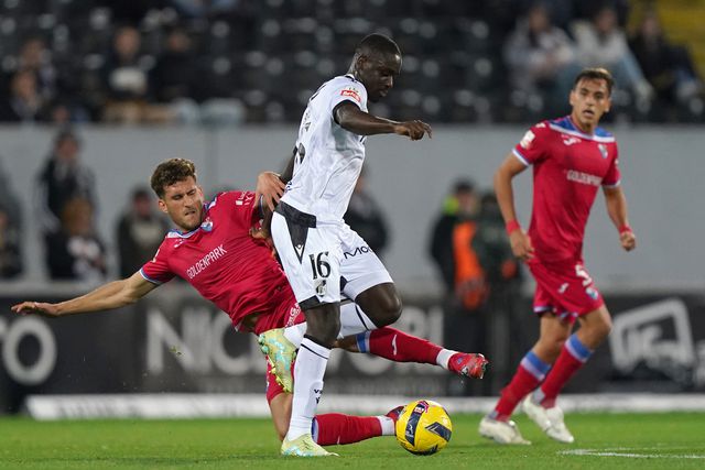 Empate sem golos entre V. Guimarães e Gil Vicente que contou com muitos duelos a meio-campo. Foto: Hugo Delgado/LUSA