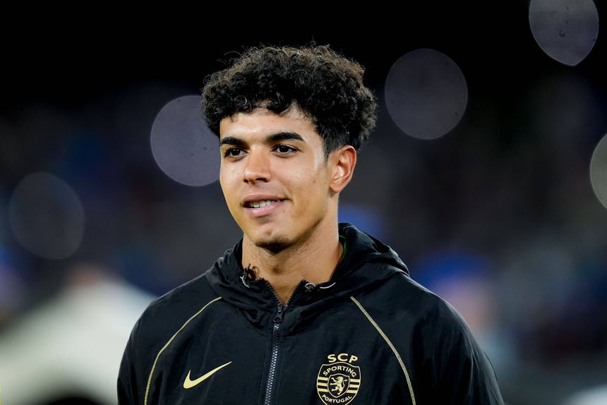 João Simões, médio de 18 anos, soma 514 minutos numa dezena de jogos de leão ao peito na presente época - Foto: IMAGO