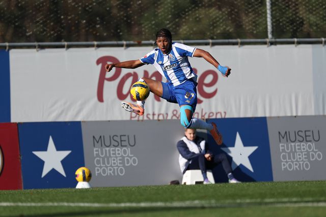 Brayan Caicedo falha o que resta da presente temporada