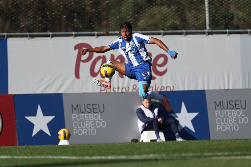 Brayan Caicedo falha o que resta da presente temporada