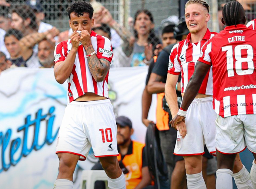 O festejo apaixonado de Palacios - Foto: Estudiantes/X