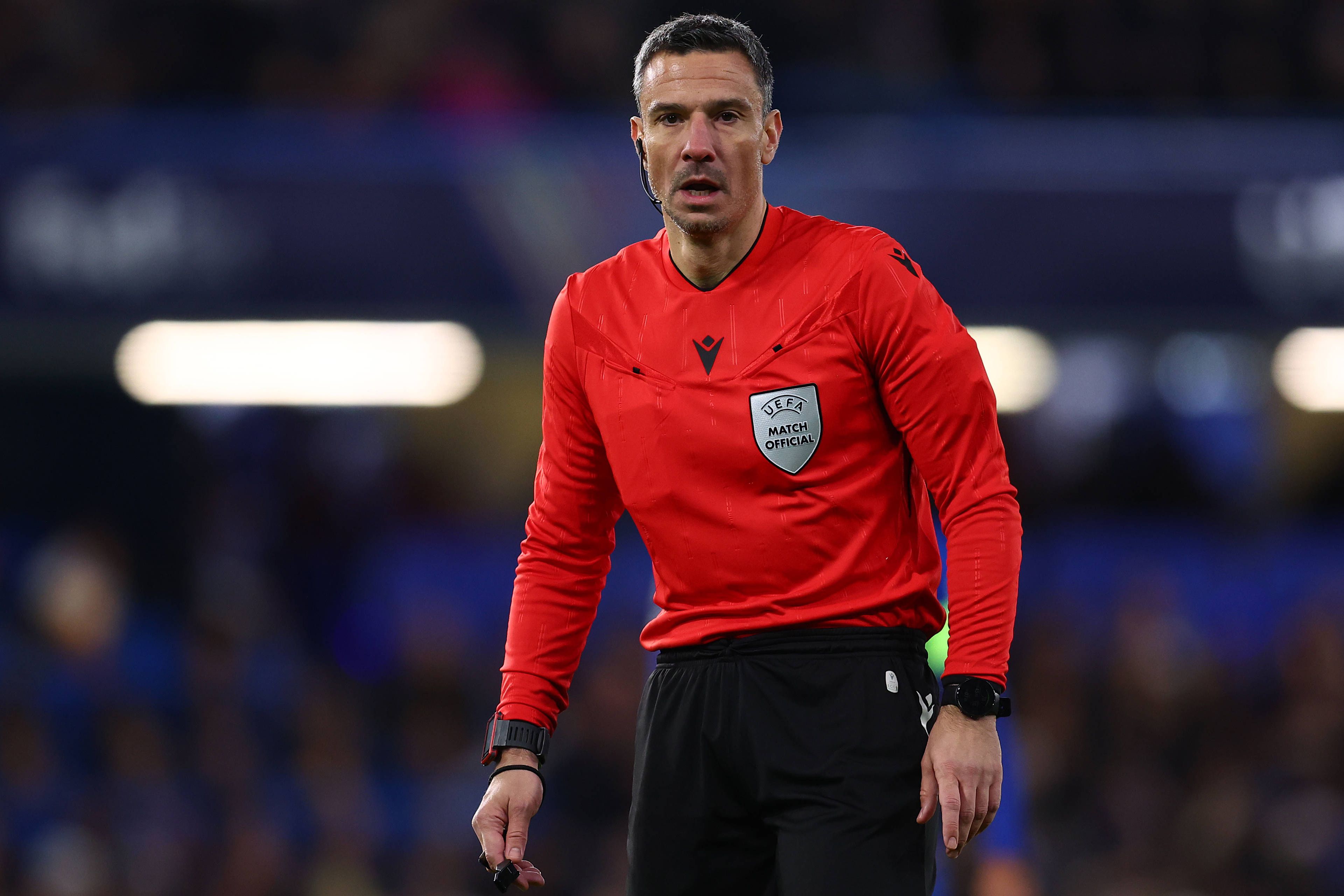 Slavko Vincic durante o Chelsea-Barcelona desta temporada na Liga dos Campeões