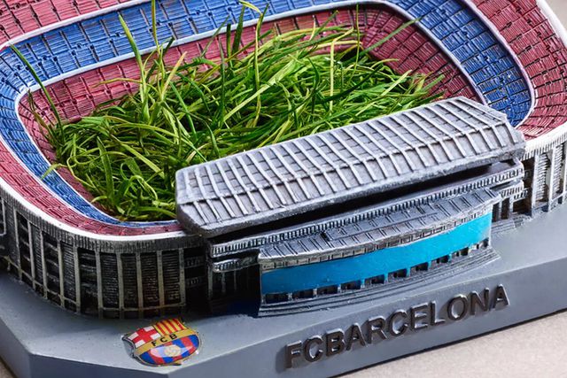 Barcelona vende edições limitadas de relva do Camp Nou que chegam aos €420