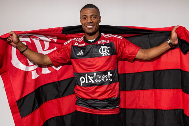 MERCADO: Flamengo oficializa De La Cruz