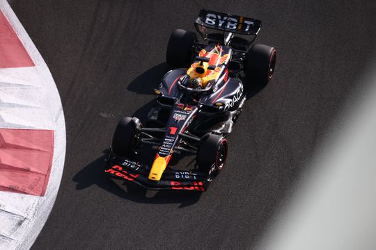Verstappen lidera 1.º dia de testes no Bahrein