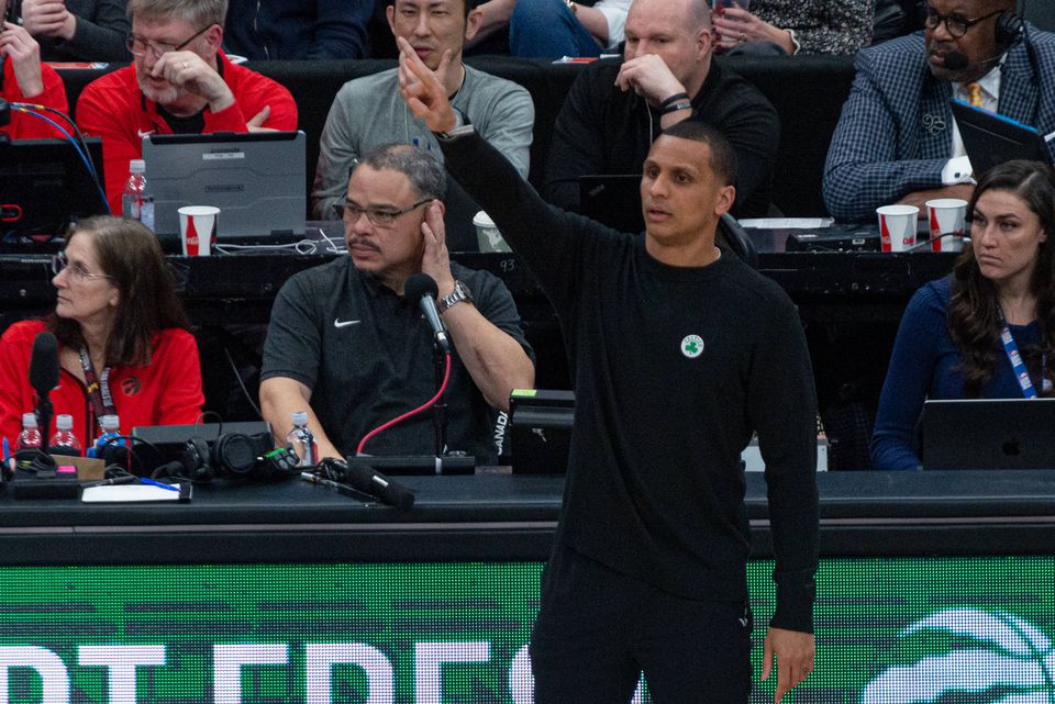 Treinador dos Celtics explica poucos minutos de Neemias Queta