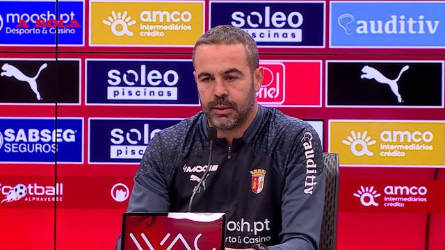 Artur Jorge aborda o mercado e compara com o Benfica