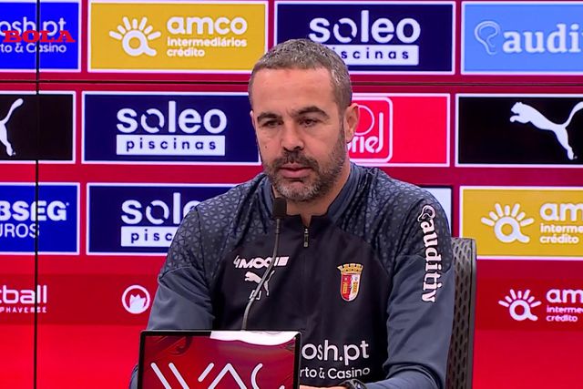 Artur Jorge aborda o mercado e compara com o Benfica