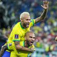 Neymar paga e cede advogado para reduzir pena de Dani Alves