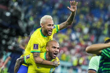 Neymar paga e cede advogado para reduzir pena de Dani Alves