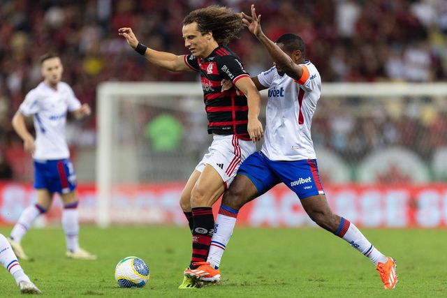 David Luiz a defrontar o Fortaleza, ao serviço do Flamengo