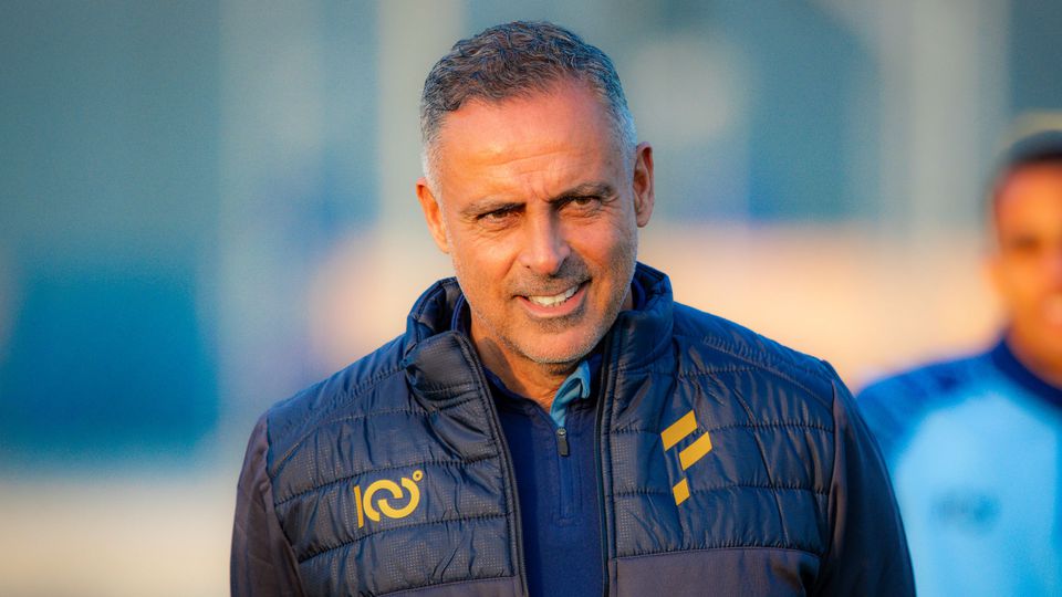 José Gomes estreia-se com derrota caseira na Arábia Saudita