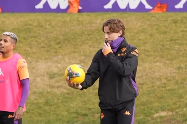 Vídeo: sem poder jogar na Fiorentina, Bove encontrou novo papel no treino