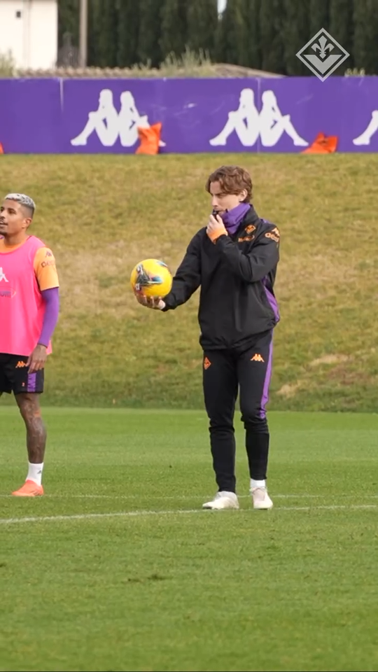 Vídeo: sem poder jogar na Fiorentina, Bove encontrou novo papel no treino