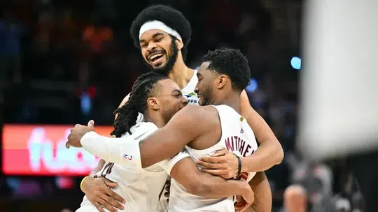 Cavs batem Thunder em encontro de líderes