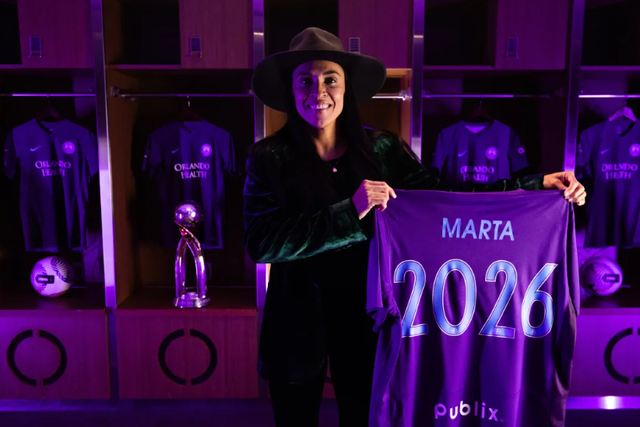 Mercado: aos 38 anos, Marta renova contrato com Orlando Pride
