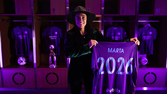 Mercado: aos 38 anos, Marta renova contrato com Orlando Pride