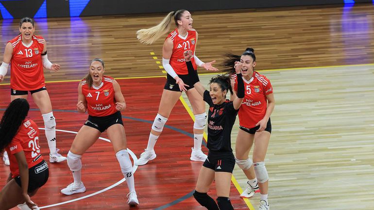 Benfica vence em Braga e adia para quinta-feira a decisão do título