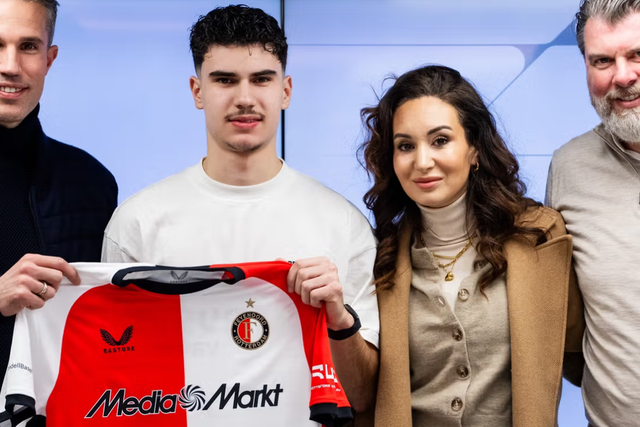 Filho de Van Persie renova com o Feyenoord