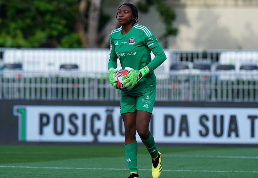 Jovem guarda-redes africana a um pequeno passo de rumar às encarnadas - Foto: D. R.