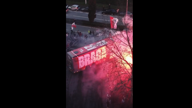 Forte apoio dos adeptos do SC Braga na partida da equipa para Leiria