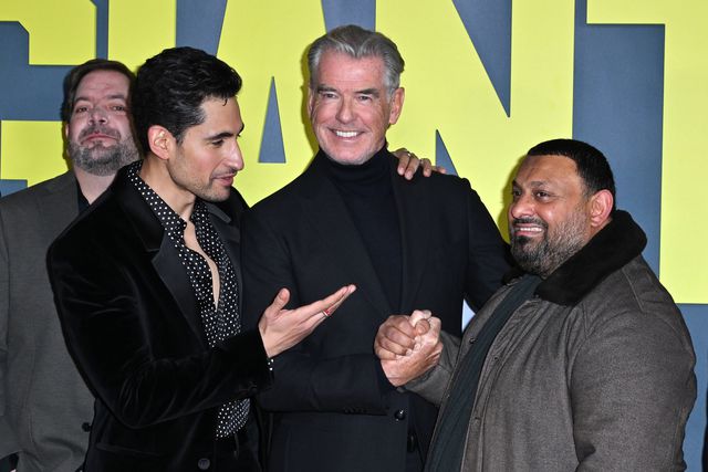 O ator Amir El-Masry, que interpreta Prince, Pierce Brosnan e Naseem Hamed na estreia de «Giant»