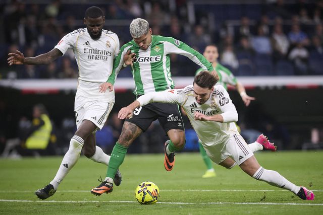 Rudiger, à esquerda, em ação pelo Real Madrid