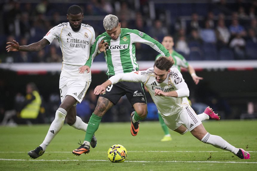 Rudiger, à esquerda, em ação pelo Real Madrid