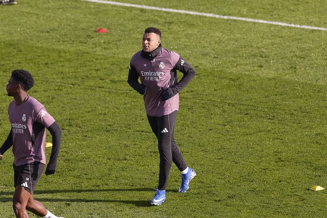 Mbappé pode estra apto para defrontar o Barcelona