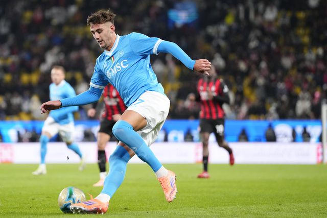 Napolitanos só irão reforçar-se quando resolverem a situação de Lorenzo Lucca, alvo do Benfica