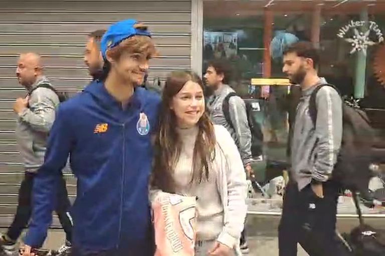 Rodrigo Mora parou para algumas fotografias com adeptos