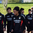 Muita juventude no treino das águias - Foto: SL Benfica
