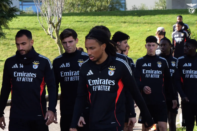 Muita juventude no treino das águias - Foto: SL Benfica