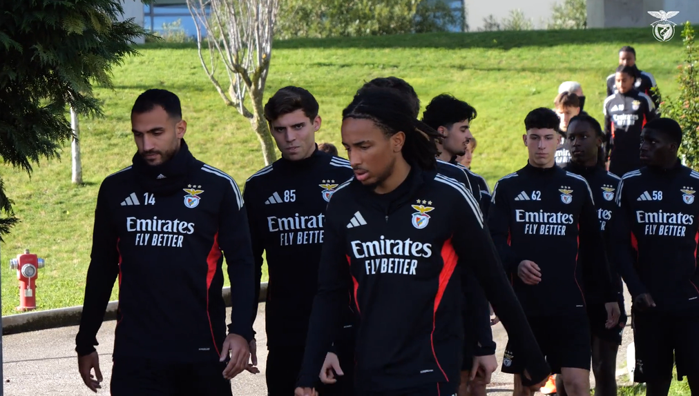 Muita juventude no treino das águias - Foto: SL Benfica