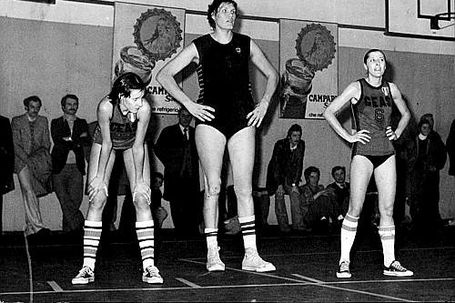 Aos 11 anos, a atleta nascida em Riga já media 1,90m.

Foto X Basketinside