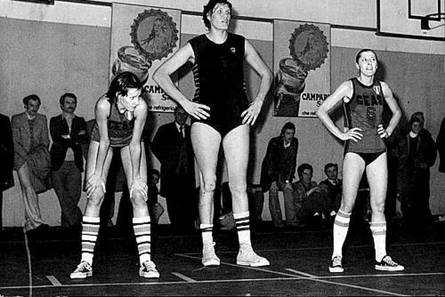 Aos 11 anos, a atleta nascida em Riga já media 1,90m.

Foto X Basketinside