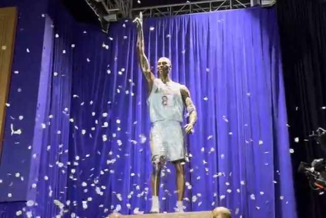 Lakers homenageiam Kobe Bryant