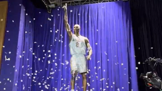 Lakers homenageiam Kobe Bryant