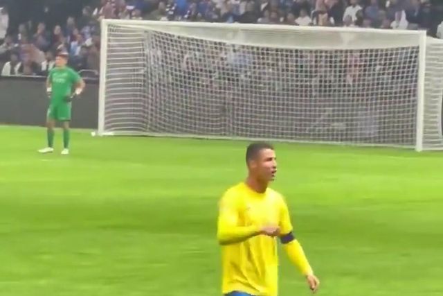 «Sou Cristiano, não sou o Messi»: a reação de CR7 aos cânticos pelo argentino