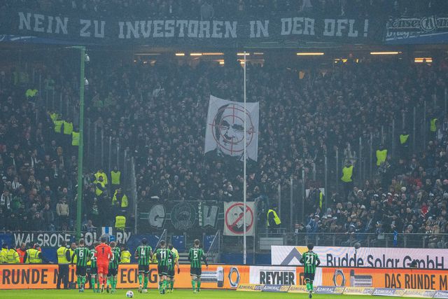 Hamburgo-Hannover interrompido dez minutos por… uma faixa