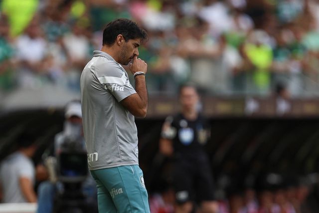 Abel Ferreira aprova cartão azul: «Aprendi com a minha mulher…»
