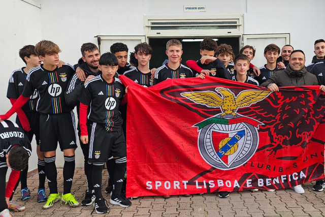 Fabrizio Miccoli recebeu os sub-14 do Benfica no seu centro de treinos em Lecce
