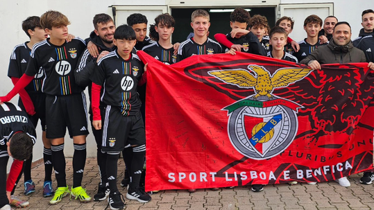 Fabrizio Miccoli recebeu os sub-14 do Benfica no seu centro de treinos em Lecce