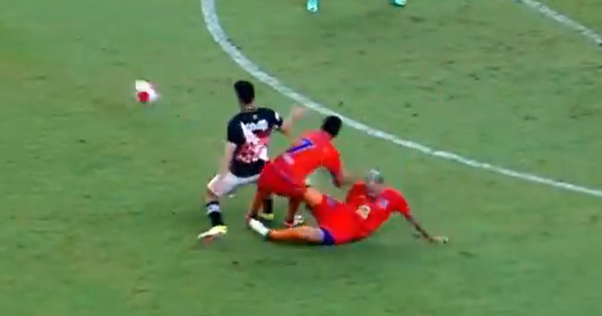 arrepiante-jogador-fratura-perna-ap-s-choque-com-colega-de-equipa