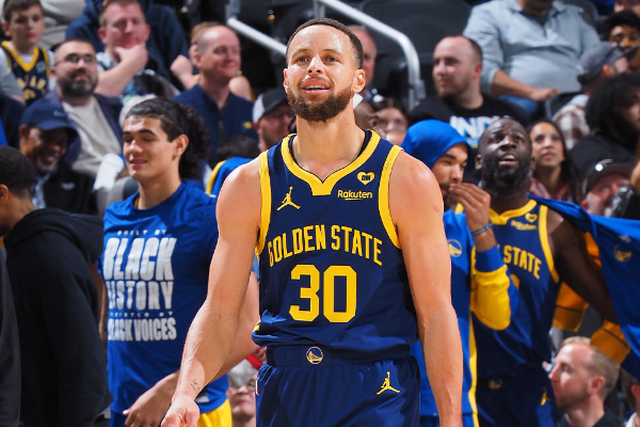 Vídeo: Stephen Curry com noite histórica e lançamento... a partir do túnel