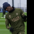 Nuno Mendes treina com o grupo no PSG