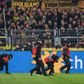 Adeptos do Dortmund voltam a protestar e atiram bolas e chocolates para o relvado