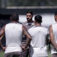António Oliveira já dá treino no Corinthians