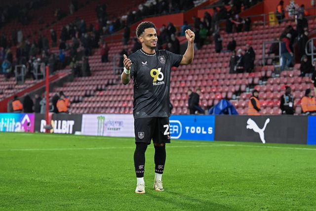 Marcus Edwards celebra primeiro golo com a camisola do Burnley